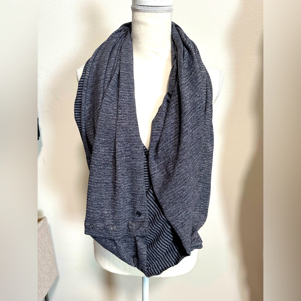 LULULEMON REVERSIBLE SCARF